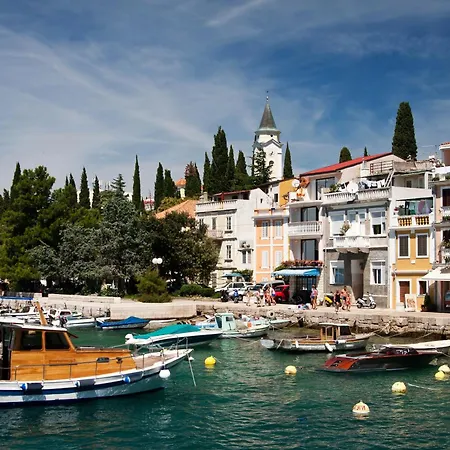 Lovely By The Sea Hotel 3*
