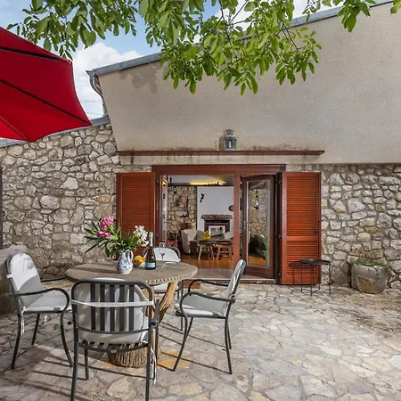 Hotel Lovely By The Sea Selce